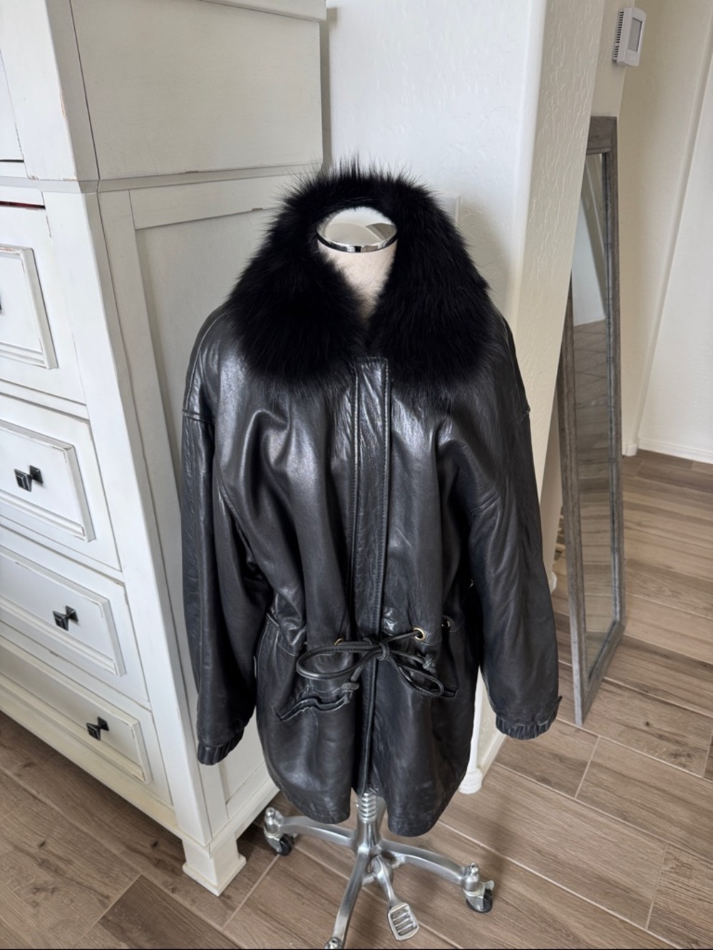 Vintage Damselle Made in New York M leather jacket with detachable fur collar